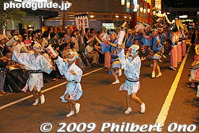 Awa Odori Hibugi. This group doesn't have the word "ren" attached to their name. 阿波踊り飛舞技
Keywords: saitama kita-urawa awa odori dance matsuri festival dancers women 