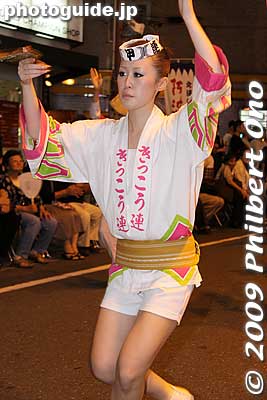 Hatanaka-kikko-ren 畑中亀甲連
Keywords: saitama kita-urawa awa odori dance matsuri festival dancers women 