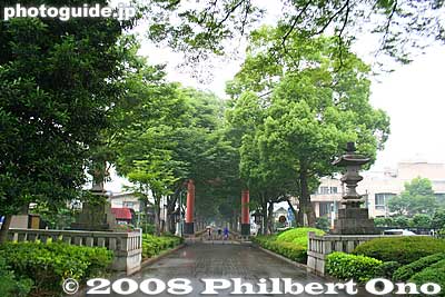 Sando path to Hikawa Shrine. Being 2 km long, it's one of Japan's longest shrine sando paths. 参道
Keywords: saitama omiya hikawa shrine shinto torii