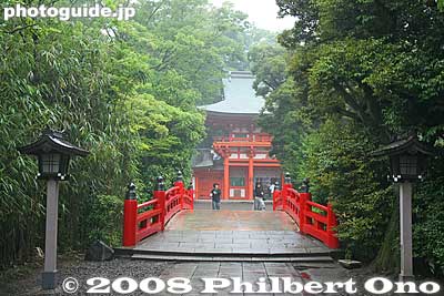 Keywords: saitama omiya hikawa shrine shinto trees bridge