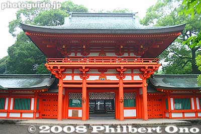 Keywords: saitama omiya hikawa shrine shinto trees gate