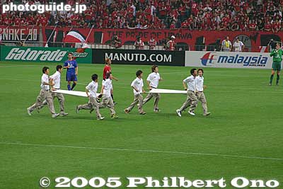 Someone injured
Keywords: saitama urawa reds soccer stadium vodafone cup manchester united