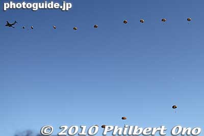 The three Kawasaki C-1 jets dropped parachuters onto Iruma Air Base.
Keywords: saitama sayama iruma air base show festival military self-defense force jets airplanes