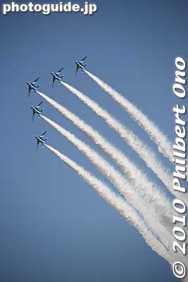 Keywords: saitama sayama iruma air base show festival military self-defense force jets airplanes blue impulse aerobatics 