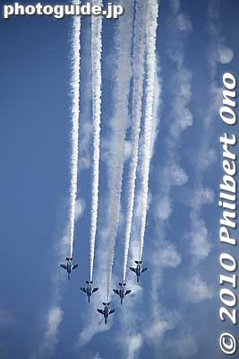 Keywords: saitama sayama iruma air base show festival military self-defense force jets airplanes blue impulse aerobatics 