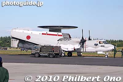 Grumman E-2C Hawkeye Airborne Early Warning (AEW) aircraft with wings folded back. It can serve on an aircraft carrier.
Keywords: saitama sayama iruma air base show festival military self-defense force jets airplanes 