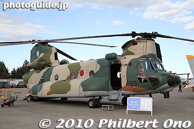 Chinook helicopter
Keywords: saitama sayama iruma air base show festival military self-defense force jets airplanes 
