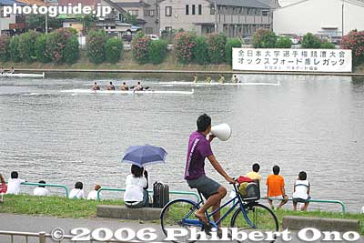 Coach with megaphone
Keywords: saitama toda boat rowing race regatta university