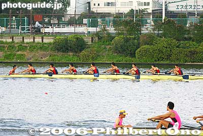 Nihon Univ. takes the lead at 500-meter line.
Keywords: saitama toda boat rowing race regatta university