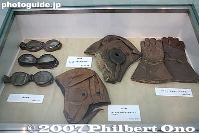Pilot's goggles and cap.
Keywords: saitama tokorozawa koku koen aviation museum park airplane pilot