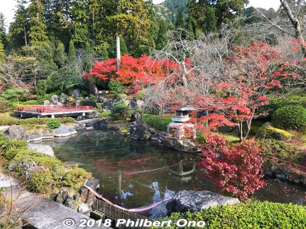 Small garden outside Aisho Town Museum.
Keywords: shiga aisho koto sanzan kongorinji temple fall autumn leaves foliage kotosanzan