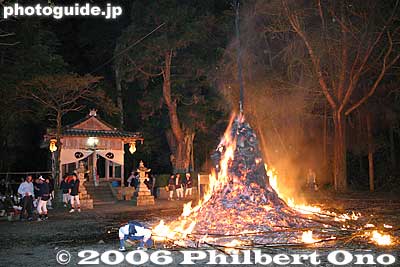 Keywords: japan shiga aisho-cho misaki shrine fire festival matsuri