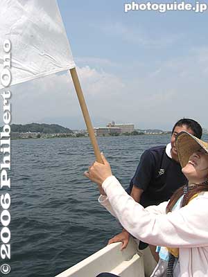 Waving the signal flag at a checkpoint to staff on shore.
Keywords: shiga lake biwako shuko rowing around