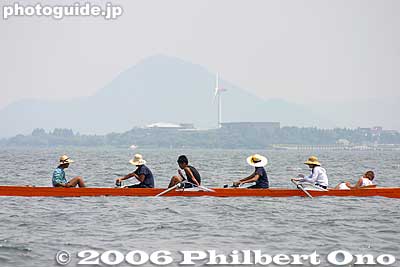 Omi-Fuji (Mt. Mikami) and Karasuma Peninsula. 近江富士（三上山）と烏丸半島
Keywords: shiga lake biwako shuko rowing around