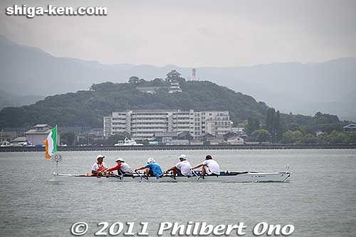 Rowing past Hikone Castle atop a hill.
Keywords: shiga hikone lake biwa fisa world rowing tour biwako lake biwa boats 