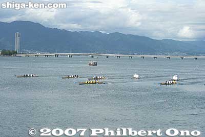 The regatta started at 9 am, and ended at about 4 pm. Omi-Ohashi Bridge in the background.
Keywords: shiga otsu lake biwa regatta boat race