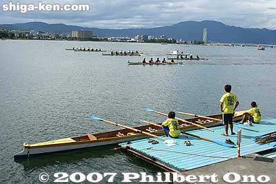 "Lake Biwa Rowing Song" was played all day long over the PA system.
Keywords: shiga otsu lake biwa regatta boat race