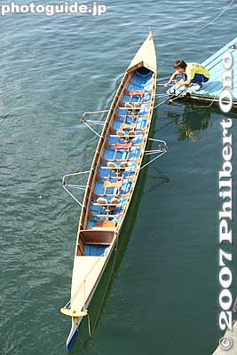 The main boat type used was the "knuckle four," a boat developed in Japan for stability rather than speed. Good for beginners.
Keywords: shiga otsu lake biwa regatta boat race