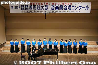 The choirs sing the same song in various ways. Most of them also had a piano player. The choir competition lasted from 10 am to 4 pm.
Keywords: shiga takashima imazu-cho choir song contest competition biwako shuko no uta choircontest