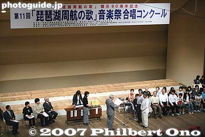 Awards ceremony (受賞式). Sadly, this choir contest has been discontinued after the last time it was held in 2019. Held annually in mid-June from 1997 to 2019. In recent years, there have been fewer choir entrants and fewer from within Shiga.
Keywords: shiga takashima imazu-cho choir song contest competition biwako shuko no uta