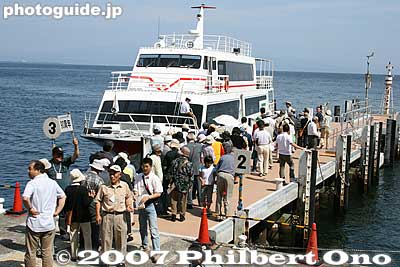 Getting back on the boat. Little over a hundred people came on this cruise. If people knew it was gonna be such a beautiful day during this rainy season, more would have certainly come.
Keywords: shiga takashima imazu-cho biwako shuko no uta lake biwa rowing song boat cruise