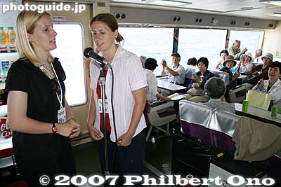 Jamie and Megan Thompson sing in English while cruising on Lake Biwa. 船の真ん中で歌って自動販売機がバックになって最悪。客に背中を向くばかりで申し訳ない。船の一番前に歌いたいと頼んだけど...
Keywords: shiga takashima imazu-cho biwako shuko no uta lake biwa rowing song boat cruise