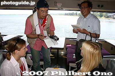 Newspaper reporters ask questions. A nice article about the cruise and the sisters appeared in the [url=http://www.kyoto-np.co.jp/article.php?mid=P2007061600116&genre=K1&area=S20]Kyoto Shimbun the next morning[/url].
Keywords: shiga takashima imazu-cho biwako shuko no uta lake biwa rowing song boat cruise