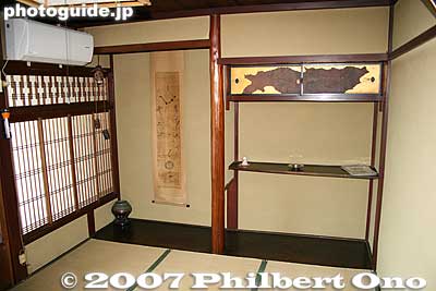 Room in Chojiya ryokan.
Keywords: shiga takashima imazu-cho biwako shuko no uta lake biwa rowing song boat cruise