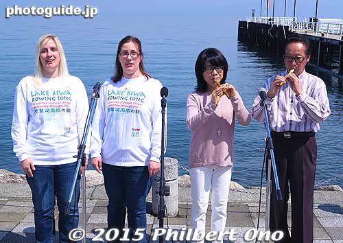 This time, we sang with Lake Biwa reed flutists Lake Reed (Kikui Satoru and Kondo Yumiko). It turned out so pretty.
Keywords: lake biwa rowing song imazu performance mini concert