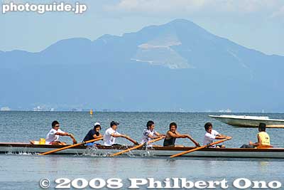 Mt. Ibuki and rowers in Imazu.
Keywords: shiga lake biwa rowing song biwako shuko no uta ibuki