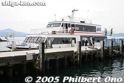 The name of the boat moored at Chikubushima is "Benten."
Keywords: Shiga nagahama Lake Biwa Chikubushima Hogonji
