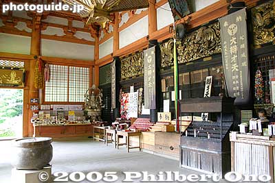 Inside Benzai Tendo. The statue of Benzaiten in that corner was donated by the father of Lord Azai Nagamasa. 
Keywords: Shiga nagahama Lake Biwa Chikubushima biwa-cho Hogonji