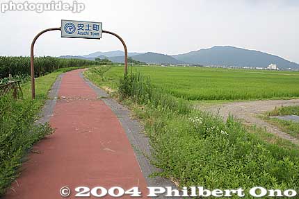 Cycling path in Azuchi, Omi-Hachiman.
Keywords: shiga prefecture azuchi azuchicho