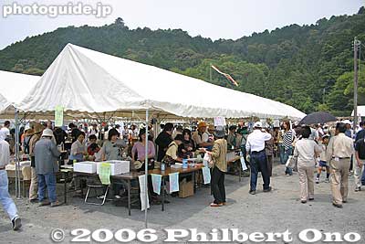 Lots of great local food and products were sold. [url=http://www.azuchi-shiga.com/nobunaga-maturi.htm]Official website here.[/url]
Keywords: shiga azuchi-cho nobunaga festival matsuri