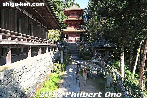 With the pagoda in the background, the song monument can be seen on the lower right.
Keywords: shiga prefecture omi-hachiman chomeiji temple saigoku pilgrimage