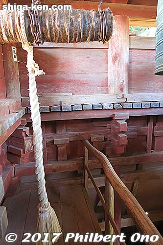 Bell ringer log and rope.
Keywords: shiga prefecture omi-hachiman chomeiji temple saigoku pilgrimage