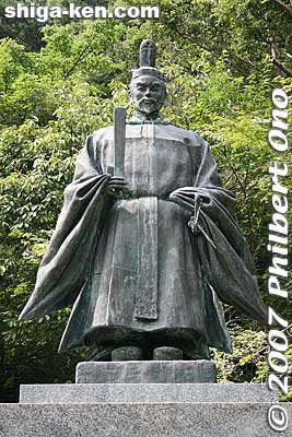 Toyotomi Hidetsugu (豊臣 秀次 1568 – 1595) was a nephew and retainer of warlord Toyotomi Hideyoshi who lived during the Sengoku period of the 16th century.
Keywords: shiga omi-hachiman hachiman park toyotomi hidetsugu statue