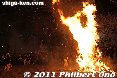 Fire monster
Keywords: shiga omi-hachiman hachiman matsuri festival fire torches 