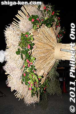 Leaning torch crown closeup.
Keywords: shiga omi-hachiman hachiman matsuri festival fire torches 