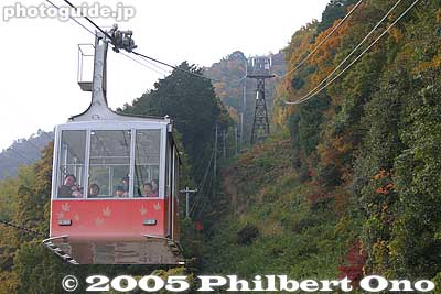 Hachiman-yama ropeway takes only 4 min. to go up
Keywords: shiga prefecture omi-hachiman castle fall autumn colors