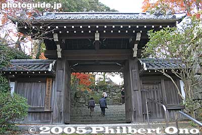 San-mon Gate 山門
Keywords: shiga prefecture omi-hachiman castle fall autumn colors