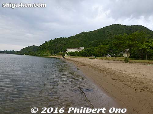 Miyagahama is a quiet, spacious beach to enjoy Lake Biwa.
Keywords: shiga omi-hachiman lake biwa