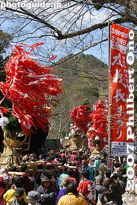 Held during the weekend in mid-March, the Sagicho Matsuri is a dramatic parade and clashing of 13 or 14 colorful Sagicho floats. On the first day at 1 pm, 14 Sagicho Festival floats gather at Himure Hachimangu Shrine near Hachiman-bori Canal.
Keywords: shiga omi-hachiman sagicho matsuri festival float boar shigabestmatsuri