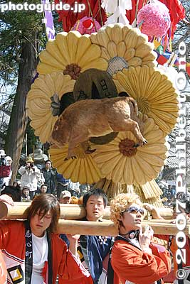This float won 2nd place.
Keywords: shiga omi-hachiman sagicho matsuri festival float boar