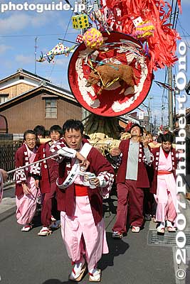 Shinmachi is where the Omi shonin merchants lived.
Keywords: shiga omi-hachiman sagicho matsuri festival float boar