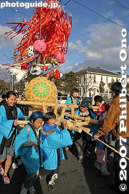 Another Shichikukai float, but for children.
Keywords: shiga omi-hachiman sagicho matsuri festival float boar