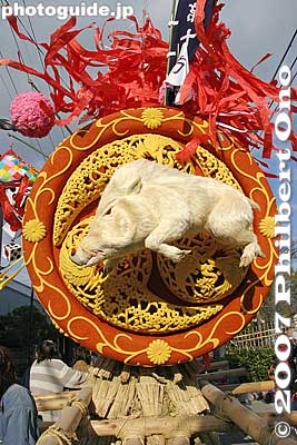 This float won the top prize for float design.
Keywords: shiga omi-hachiman sagicho matsuri festival float boar