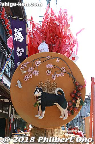 On the first day (Sat.), the floats are paraded along the streets as they arrive at the shrine and undergo judging for best design. Ishin-cho float. 為心町 
Keywords: shiga omi-hachiman sagicho matsuri festival float 2018 dog