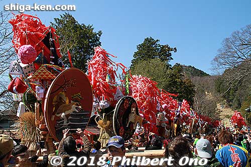 This is in front of the shrine where all the floats gathered and lined up. Judges examined the floats to determine the winning float designs.
Keywords: shiga omi hachiman sagicho matsuri festival float 2018 dog