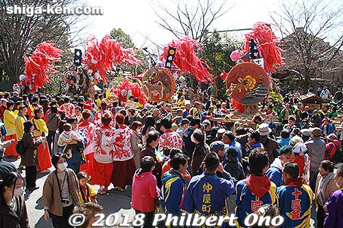 This is in front of the shrine where all 13 floats gathered and lined up. Judges examined the floats to determine the winning float designs.
Keywords: shiga omi hachiman sagicho matsuri festival float 2018 dog